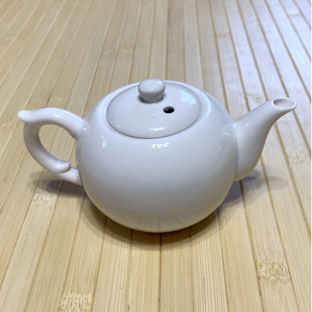 Заварник для чая из белого фарфора на 250 мл 